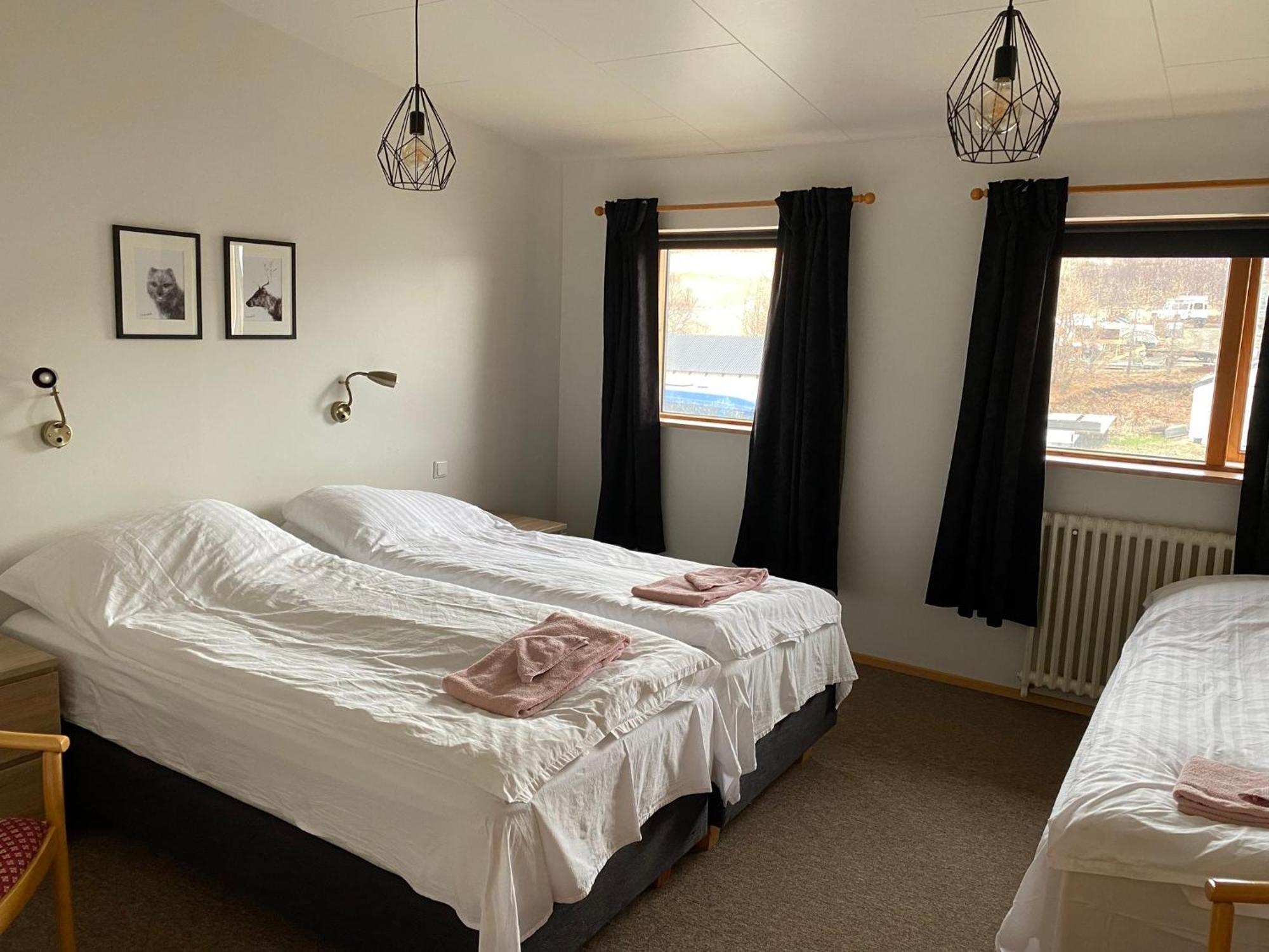 Bakkafloet Guesthouse Varmahlid  Buitenkant foto